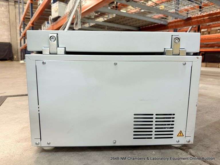 EPPENDORF 5804 CENTRIFUGE