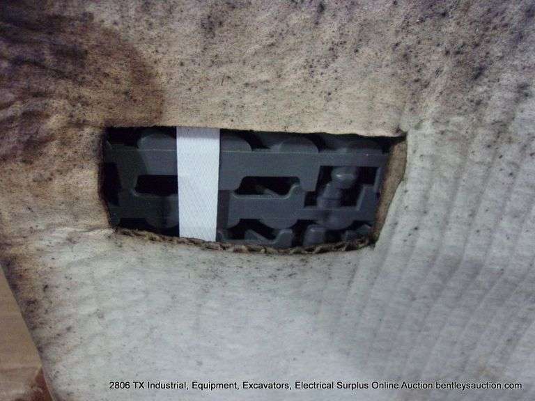 BOX: SWISSTRAX GARAGE FLOWPRO RIBTRAX GARAGE FLOORING TILES - SNAP TOGETHER - GREY 24-PC