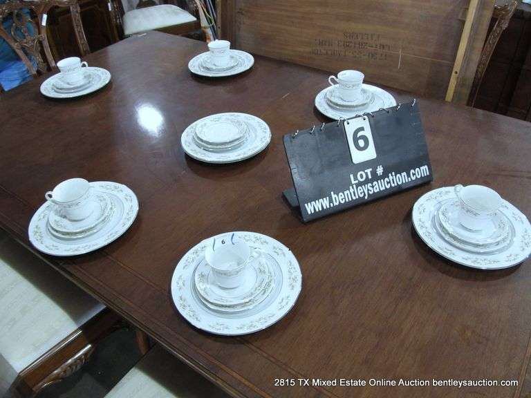 29-PIECE SET INTERNATIONAL SILVER CO. FINE CHINA SET "326 SPRINGTIME" - CHIPPED