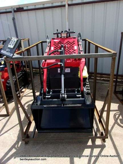 AGT INDUSTRIAL YSRT-14 RUBBER TRACK STAND ON MINI SKID LOADER - 15HP