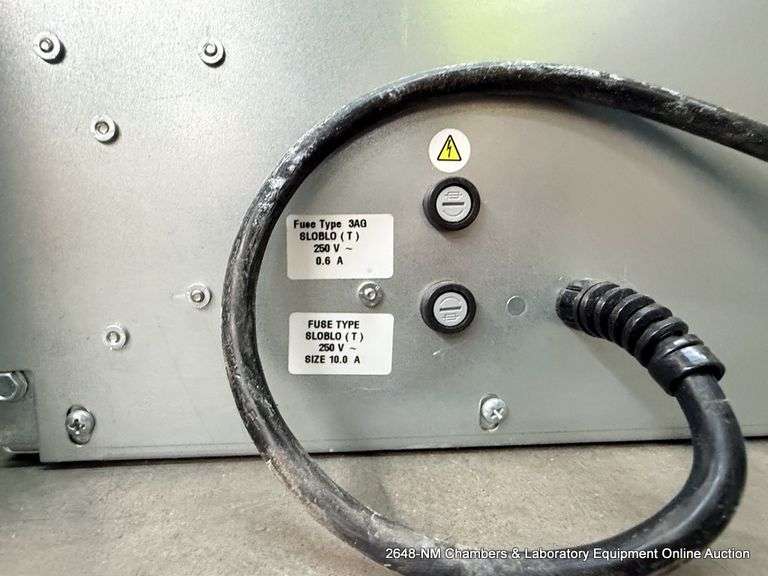 FISHER SCIENTIFIC 3724 LOW TEMPERATURE INCUBATOR