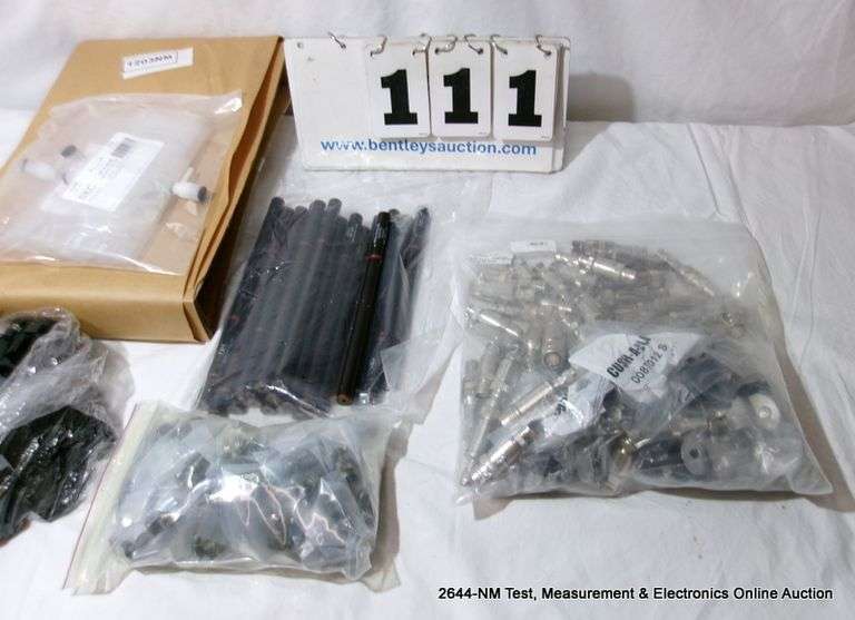 BOX: ASSORTED ELECTRONIC CONNECTORS