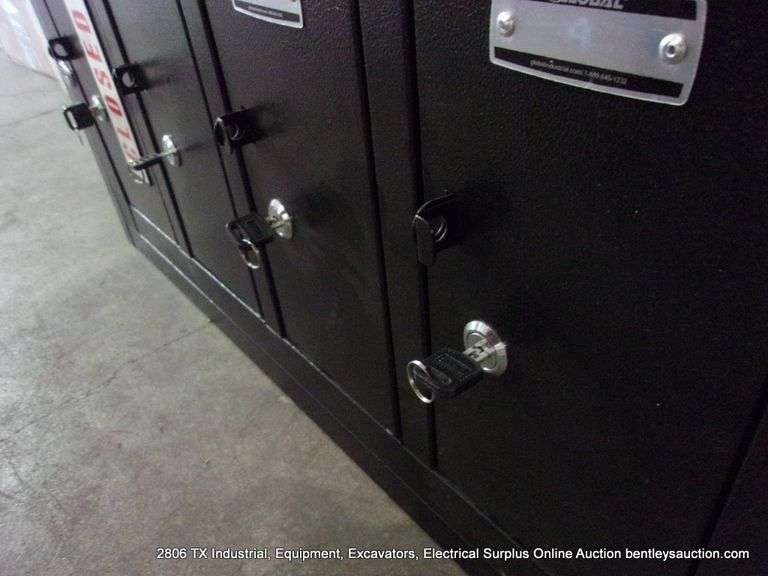 BLACK GLOBAL INDUSTRIAL 4-LOCKED DOOR SECURITY LOCKER