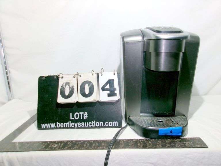 KEURIG COFFEE MAKER