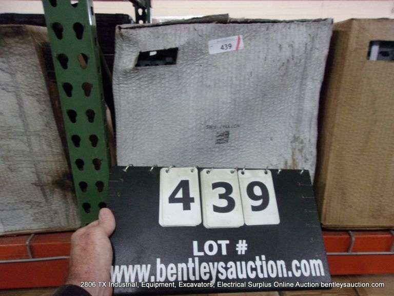 BOX: SWISSTRAX GARAGE FLOWPRO RIBTRAX GARAGE FLOORING TILES - SNAP TOGETHER - GREY 24-PC