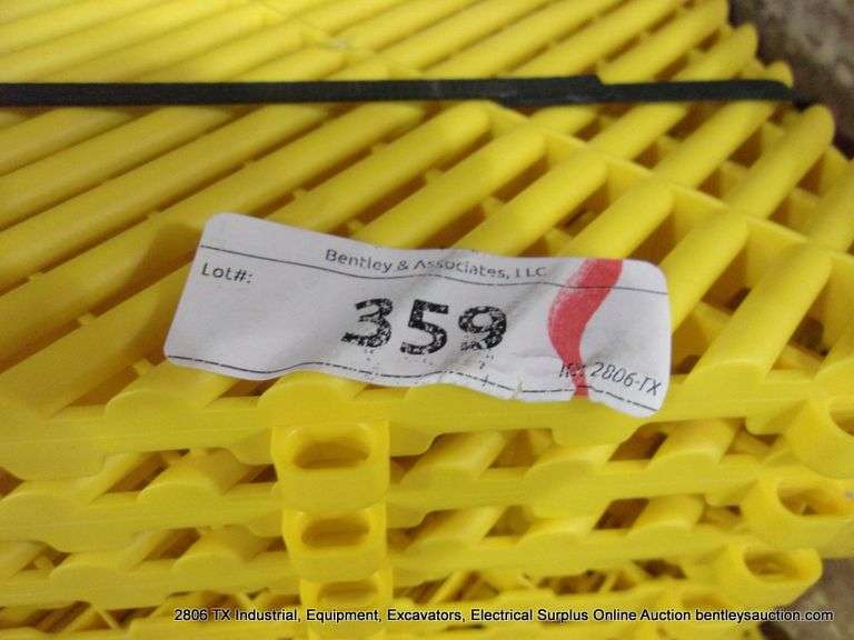 BOX: SWISSTRAX GARAGE FLOW PRO RIBTRAX GARAGE SNAP TOGETHER FLOORING TILES - 24 PCS - YELLOW