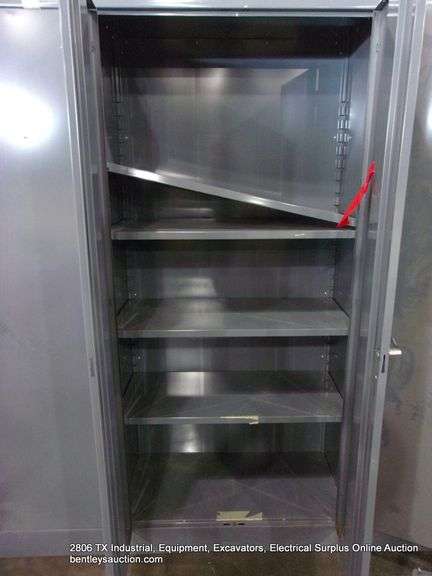 TENNSCO GREY METAL 2-DOOR STORAGE CABINET