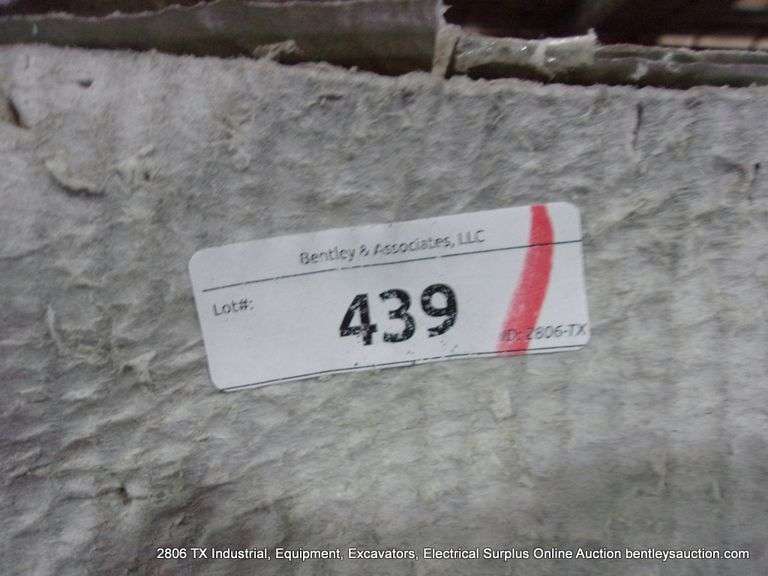 BOX: SWISSTRAX GARAGE FLOWPRO RIBTRAX GARAGE FLOORING TILES - SNAP TOGETHER - GREY 24-PC