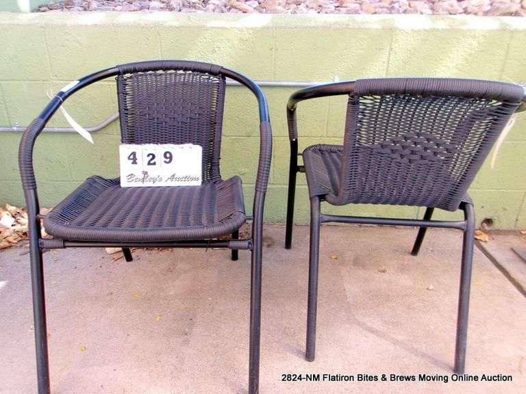 METAL W/ WICKER PATIO CHAIR (ONLY 1 CHAIR - PIC IS FRONT & BACK VIEW)