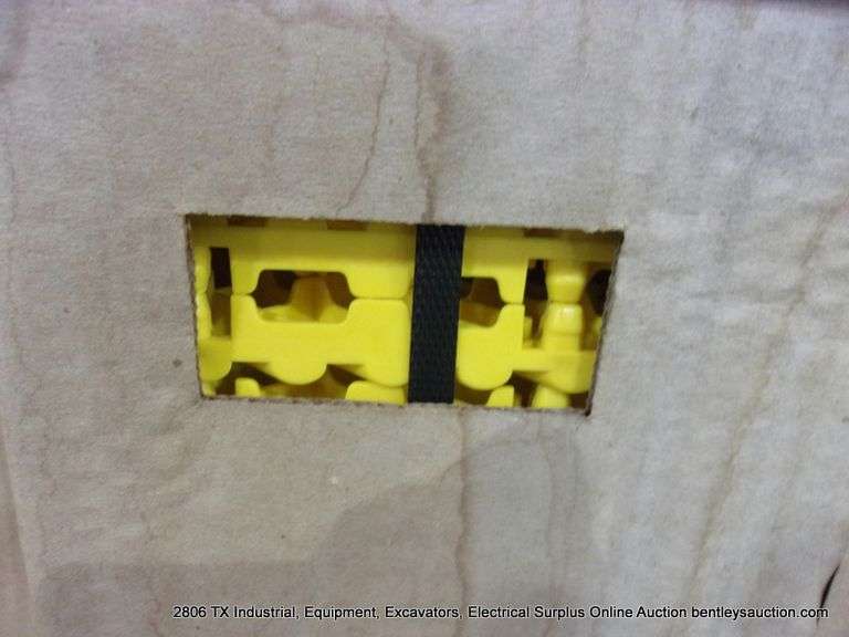 BOX: SWISSTRAX GARAGE FLOW PRO RIBTRAX GARAGE SNAP TOGETHER FLOORING TILES - 24 PCS - YELLOW