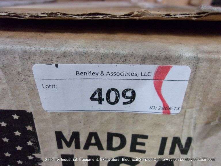 BOX: SWISSTRAX GARAGE FLOW PRO RIBTRAX GARAGE FLOORING TILES - SNAP TOGETHER - GREY 24-PCS