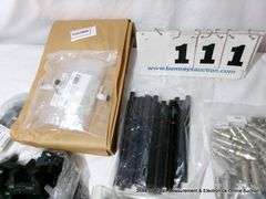 BOX: ASSORTED ELECTRONIC CONNECTORS