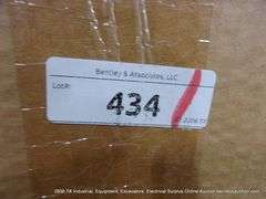 BOX: SWISSTRAX GARAGE FLOWPRO RIBTRAX GARAGE FLOORING TILES - SNAP TOGETHER - GREY 24-PC