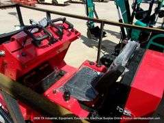 AGT INDUSTRIAL SDA-140W RUBBER TIRE RIDE ON MINI SKID LOADER - 15HP