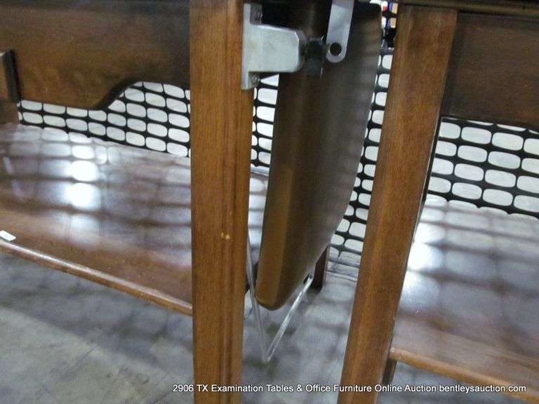 MEDICAL EXAM/MASSAGE TABLE W/ DRAWER