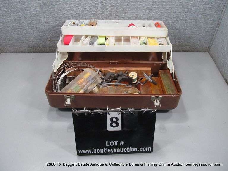 OLD PAL TACKLE BOX W/ ASSORTED TACKLE & LURES