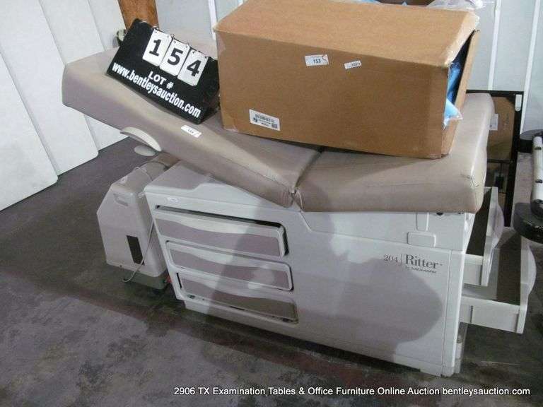 MIDMARK RITTER 204 MEDICAL EXAMINATION TABLE