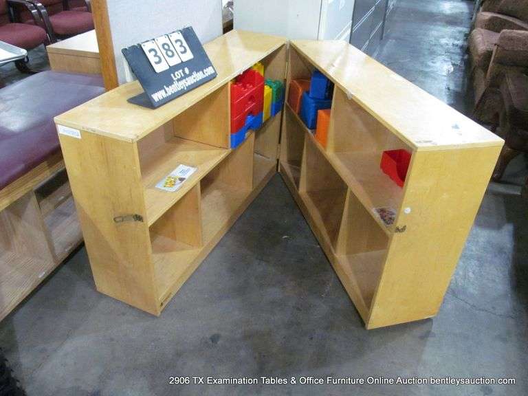 REYNOLDS FOLD UP TOY SHELF (SIDE BROKEN)