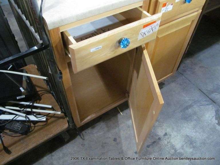 LIGHT STAINED WOOD CABINET W/ MARBLE LAMINANT COUNTERTOP 1-DRAWER & CABINET, 18-1/2" X 25" X 36-1/2"