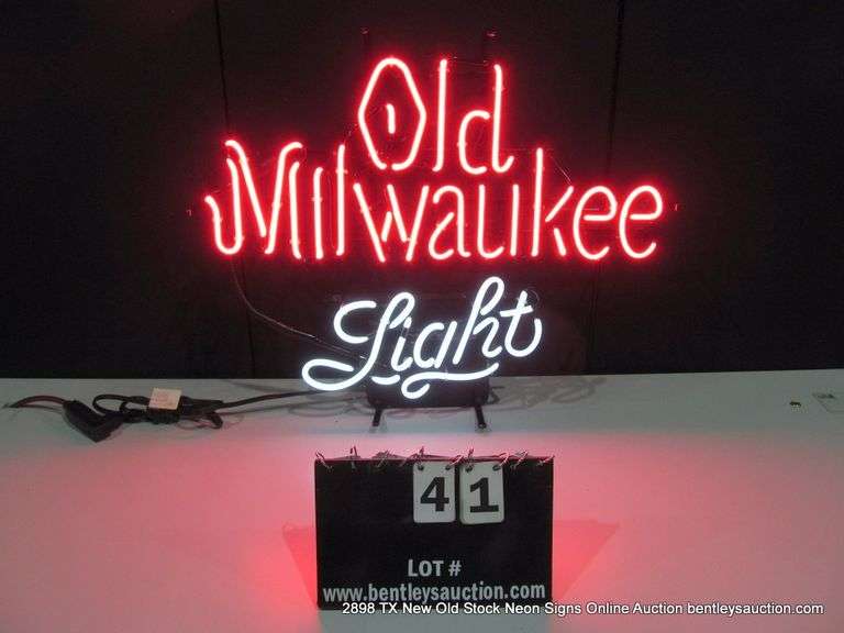 OLD MILWAUKEE LIGHT, 20" X 25"