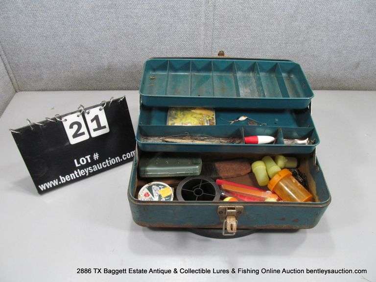 METAL TACKLE BOX W/ ASSORTED TACKLE & LURES