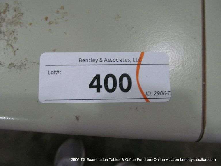 57 1/2" X 31 1/2" X 29 1/2" LIGHT GREY LAMINANT ADJUSTABLE HEIGHT DESK