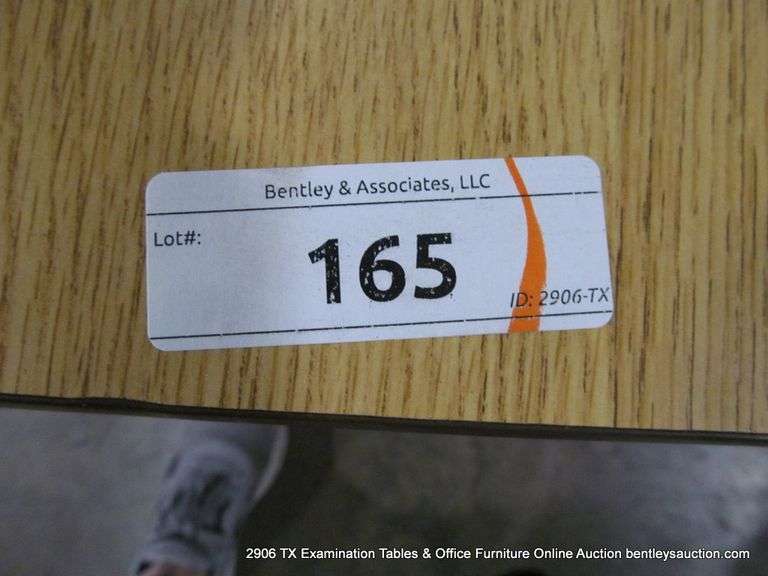 ADJUSTABLE HEIGHT LIGHT WOOD LAMINANT SCHHOL TABLE, 3' X 3' X 27"