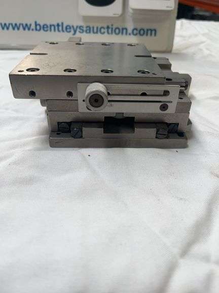 MANUAL LINEAR TRANSLATION STAGE