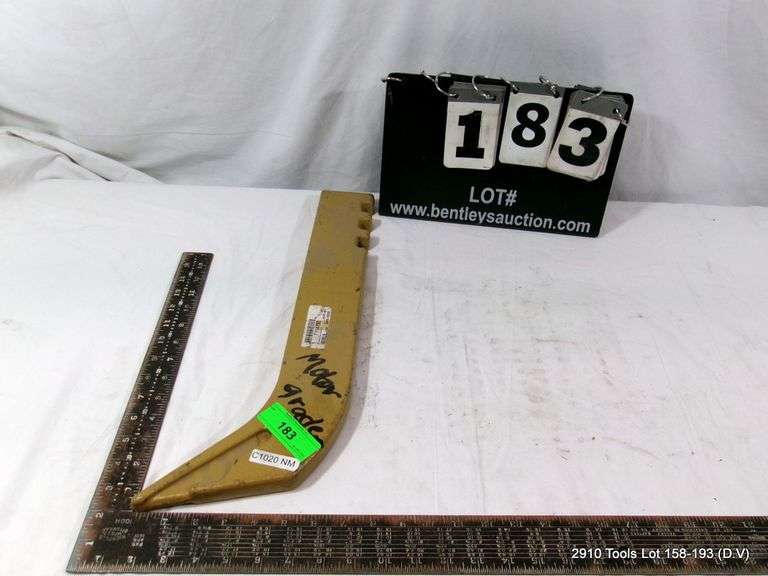 RIPPER SHANK FOR A MOTOR GRADER