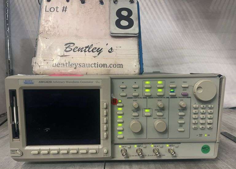 TEKTRONIX AWG420 ARBITRARY WAVEFORM GENERATOR