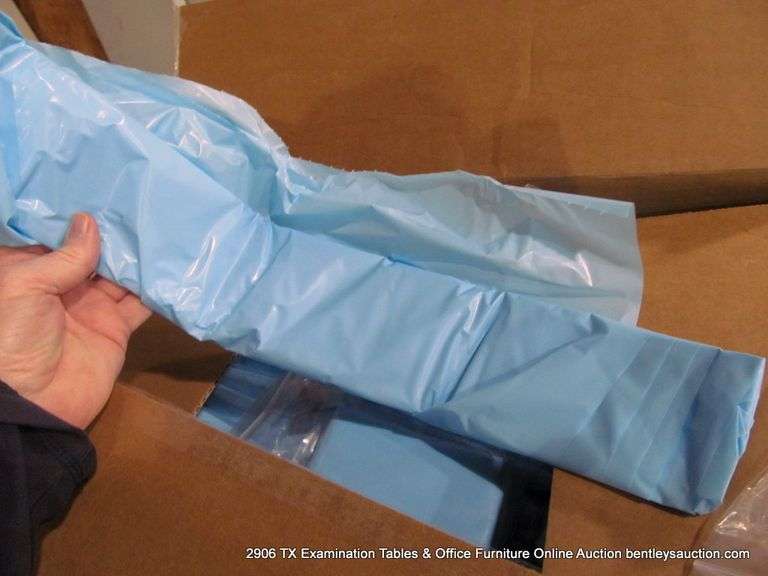 BOX: INDIVIDUALLY PACKAGED PLASTIC MEDICAL LINERS - BLUE