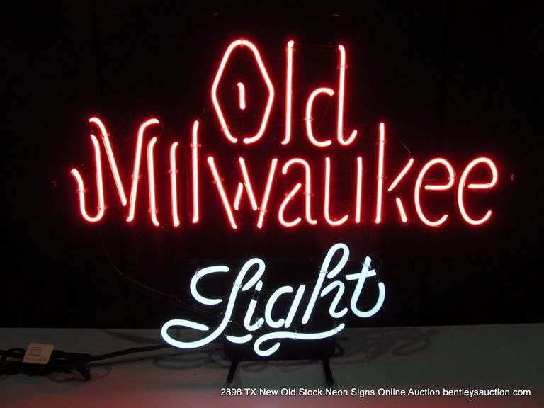 OLD MILWAUKEE LIGHT, 20" X 25"