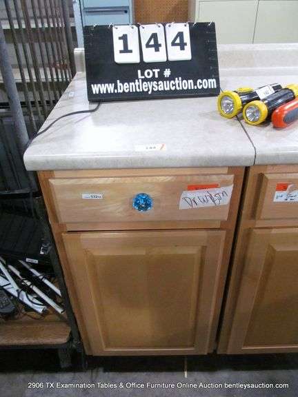 LIGHT STAINED WOOD CABINET W/ MARBLE LAMINANT COUNTERTOP 1-DRAWER & CABINET, 18-1/2" X 25" X 36-1/2"