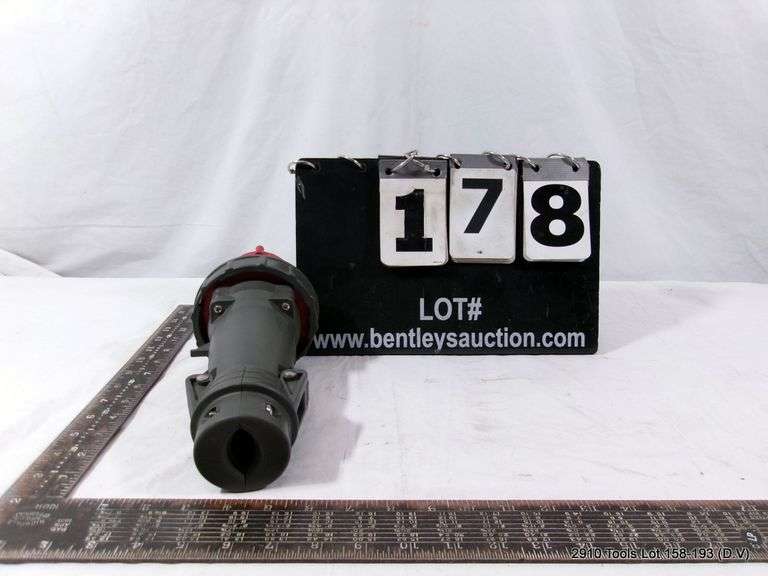 LEGRAND-PASS & SEYMOUR PS430P7 W/ PIN AND SLEEVE PLUG