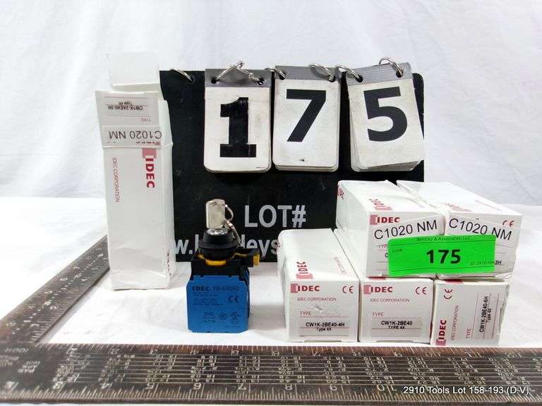 (6) COUNT IDEC CW SERIES 3-POSITION MAINTAINED KEY SWITCH