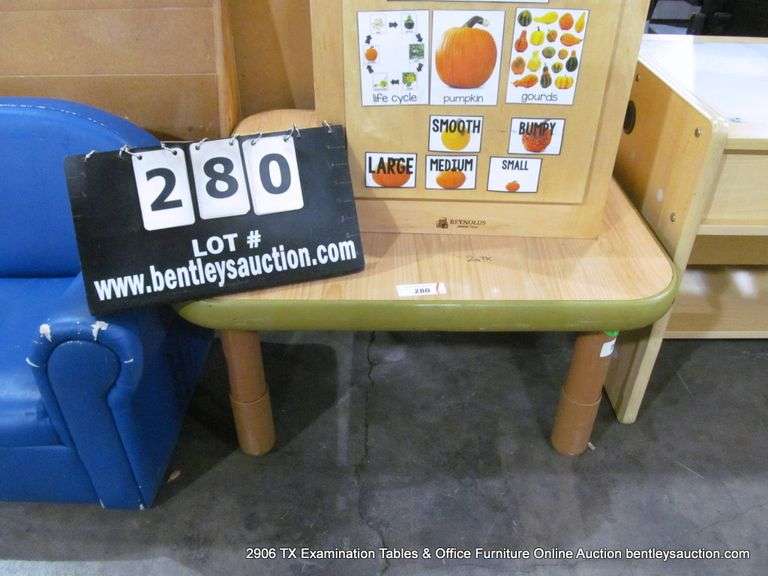 SQUARE KIDS' PLAY TABLE