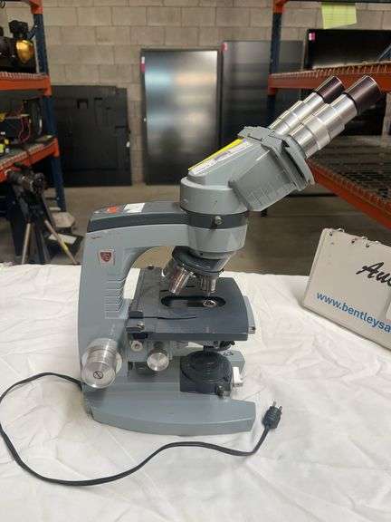 AMERICAN OPTICAL SERIES 10 BINOCULAR MICROSCOPE