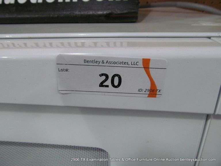 GE WHITE HOUSEHOLD MICROWAVE OVEN MODEL: JES2051DN4WW