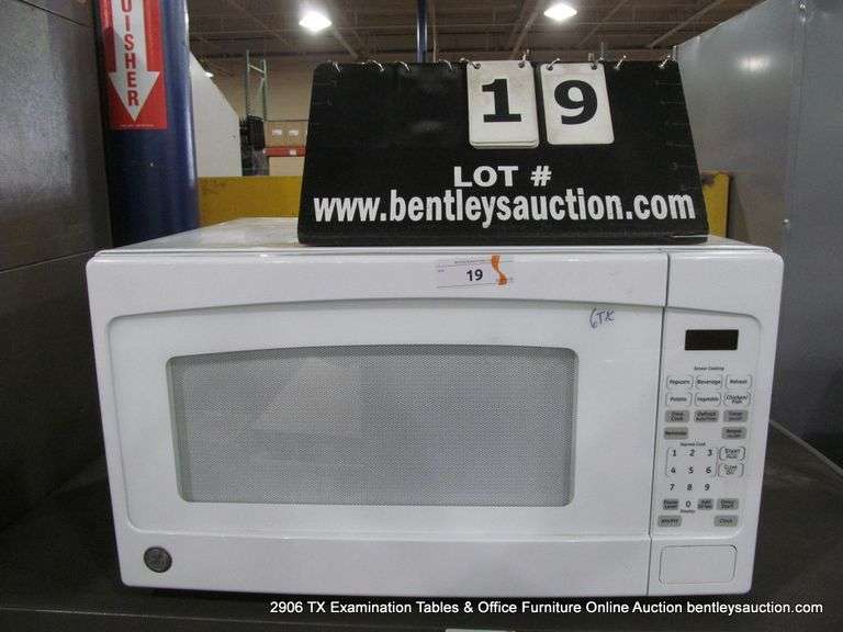 GE WHITE HOUSEHOLD MICROWAVE OVEN MODEL: JES2051DN4WW