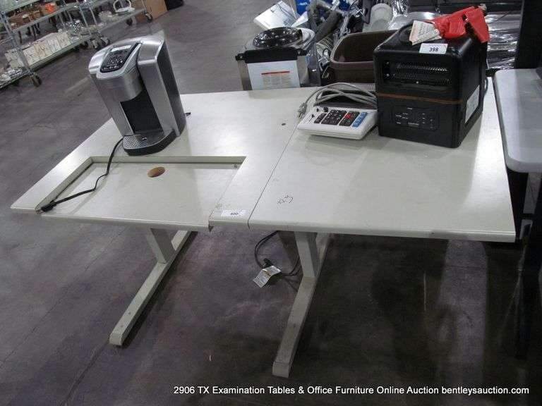 57 1/2" X 31 1/2" X 29 1/2" LIGHT GREY LAMINANT ADJUSTABLE HEIGHT DESK