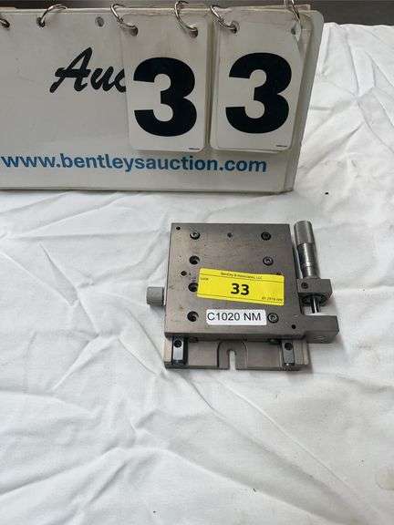 MANUAL LINEAR TRANSLATION STAGE W/ MICROMETER HEAD