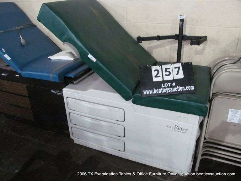 RITTER 204 MEDICAL EXAM TABLE W/ 3 PASSTHROUGH DRAWERS & 2 DRAWERS