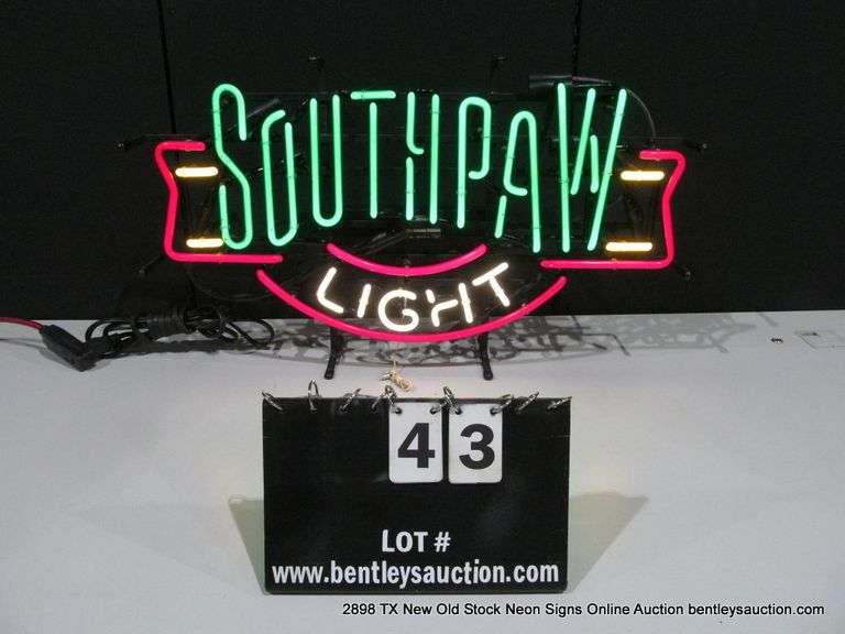 SOUTHPAW SMALL, 26" X 15"