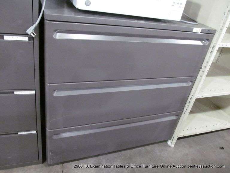 HERMAN MILLER 41-1/2" X 19-1/2" X 41-1/2" GRAY 3-DRAWER STEEL LOCKING FILE - BOTTOM DRAWER UNLOCKED,