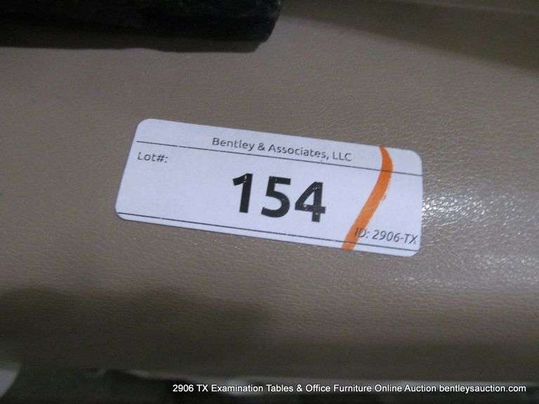 MIDMARK RITTER 204 MEDICAL EXAMINATION TABLE