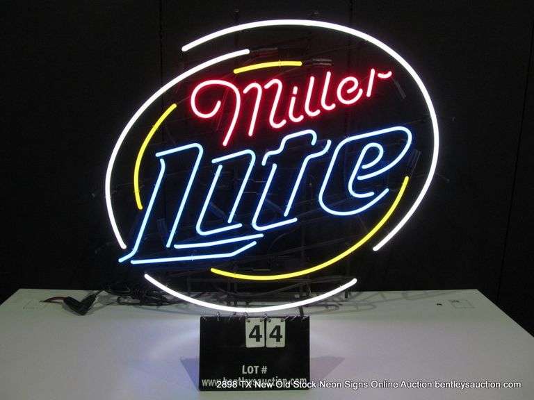 MILLER LITE OVAL LARGE, 34" X 40"