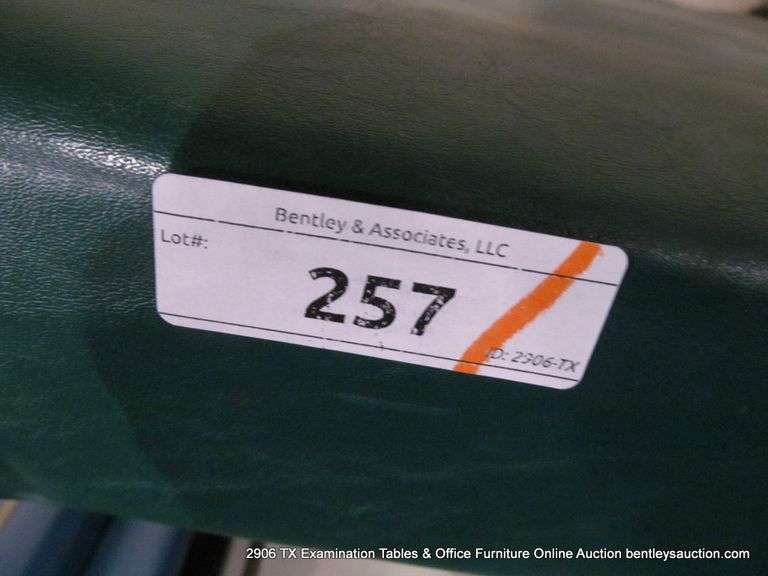 RITTER 204 MEDICAL EXAM TABLE W/ 3 PASSTHROUGH DRAWERS & 2 DRAWERS