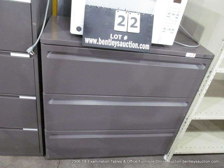 HERMAN MILLER 41-1/2" X 19-1/2" X 41-1/2" GRAY 3-DRAWER STEEL LOCKING FILE - BOTTOM DRAWER UNLOCKED,