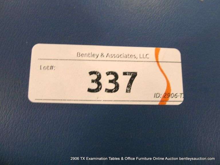 MEDICAL EXAM/MASSAGE TABLE W/ DRAWER