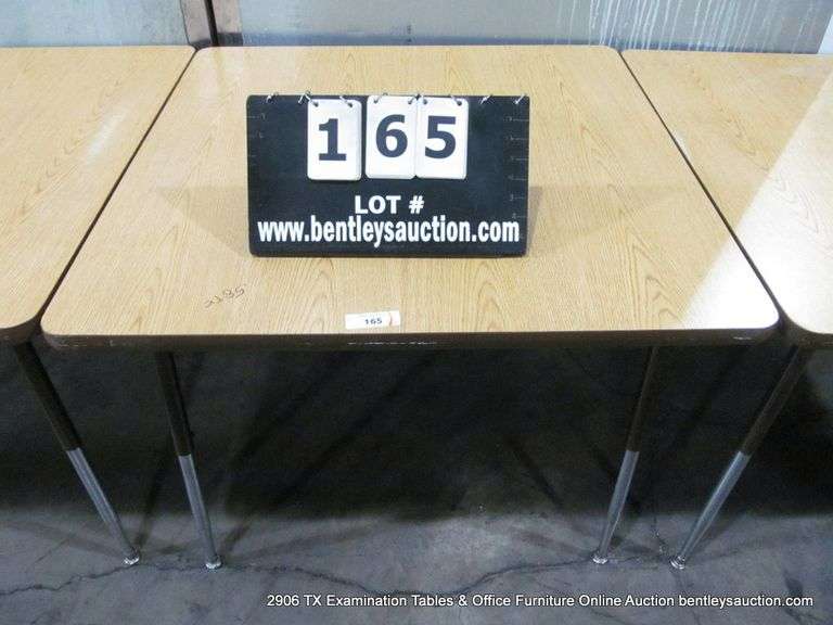 ADJUSTABLE HEIGHT LIGHT WOOD LAMINANT SCHHOL TABLE, 3' X 3' X 27"